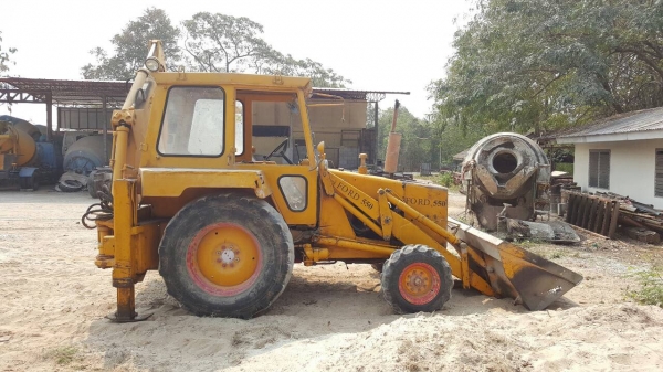 ขาย รถตักหน้าขุดหลัง FORD 550 เพลาเดียว รถใช้งานอยู่เป็นประจำ เครื่องดี ปั้มดี เอกสารใบซื้อขาย