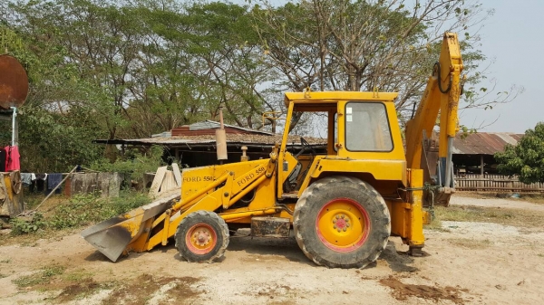 ขาย รถตักหน้าขุดหลัง FORD 550 เพลาเดียว รถใช้งานอยู่เป็นประจำ เครื่องดี ปั้มดี เอกสารใบซื้อขาย