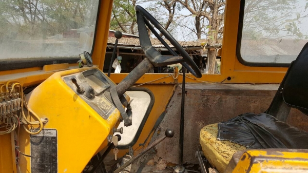 ขาย รถตักหน้าขุดหลัง FORD 550 เพลาเดียว รถใช้งานอยู่เป็นประจำ เครื่องดี ปั้มดี เอกสารใบซื้อขาย