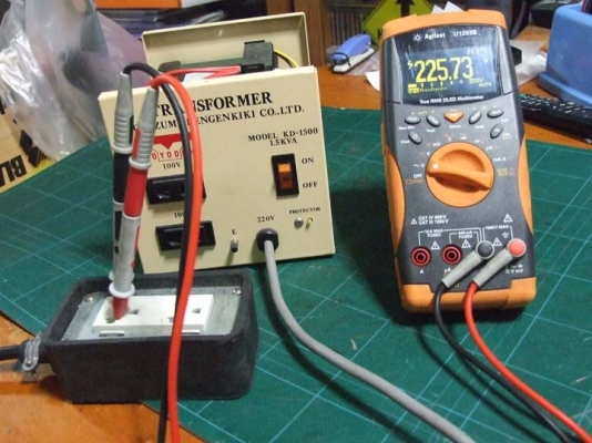 หม้อแปลงไฟจาก 220v ==> 100v ขนาด 1,500W (1.5KVA) ของ TOYOZUMI (TOYODEN) Japan
