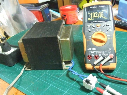 หม้อแปลงไฟจาก 220v ==> 100v ไม่ระบุผู้ผลิต ขนาด 1,500w