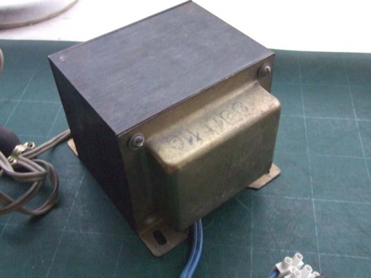 หม้อแปลงไฟจาก 220v ==> 100v ไม่ระบุผู้ผลิต ขนาด 1,500w