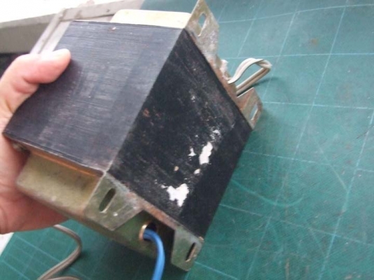 หม้อแปลงไฟจาก 220v ==> 100v ไม่ระบุผู้ผลิต ขนาด 1,500w