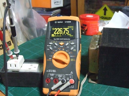 หม้อแปลงไฟจาก 220v ==> 100v ไม่ระบุผู้ผลิต ขนาด 1,500w