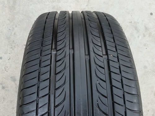 ขายยาง225/40/18 ปี 15 Deestone  2 เส้น