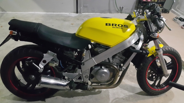 ขาย HONDA BROS 400 ทะเบียนแท้ สภาพสวยครับ ขาย HONDA BROS 400 ทะเบียนแท้ สภาพสวยครับ