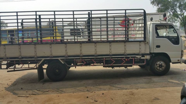 ขายรถ 6ล้อISUZU NQR โฉมปีศาจ คอกยาว 5.50เมตร ปี06