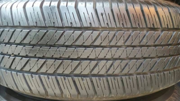 ยาง bridgestone 265 65 17 ปี 13 ชุดล่ะ 6000