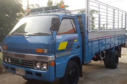 ขาย 6 ล้อ isuzu เครื่อง 100 แรง 4BC2****ขายแล้วคับ คุณวีระศักดิ์ อ.สมเด็จ จ.กาฬสินธ์ ซื้อสดรับรถกลับไปวิ่งงานแล้ว.ขอบคุณคับ.***** เครื่องดี แชสซีสวยๆ ยางสวยค่อนใหม่5เส้น 1เส้นไม่สวยทางร้านจะเปลียนยางใหม่ๆให้ คอนโซล ภายในสวย รถวิ่งดี คอกเหล็กแข็งแรงพร้อมบร