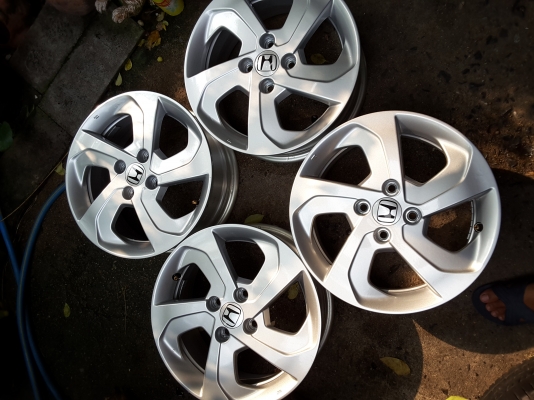 ล้อ honda ขอบ 15 4รู 100 ชุดล่ะ 5500