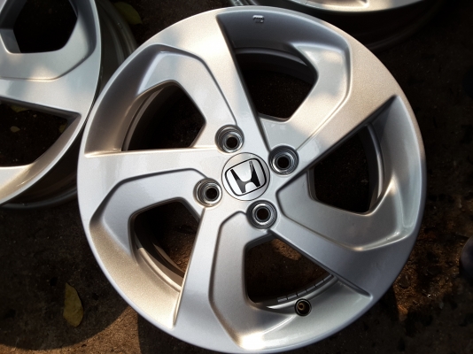 ล้อ honda ขอบ 15 4รู 100 ชุดล่ะ 5500