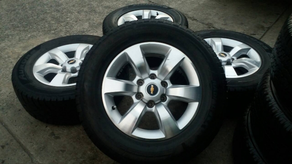 ล้อ chave ขอบ 18 พร้อมยางปี 12 ชุดล่ะ 12500