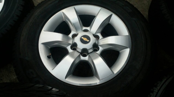 ล้อ chave ขอบ 18 พร้อมยางปี 12 ชุดล่ะ 12500