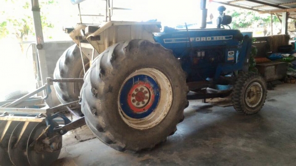 ขาย 77 T5 อุปกรณ์ 4 ชิ้น รถมีเล่มทะเบียน 300000 บาท