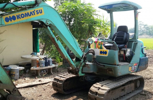 ขออนุญาติขายรถ YANMA B37-2  ปั้มนิ้วคอลโทลน้ำมันพร้อมใช้ สภาพสวย  ราคา  295000สนใจติดต่อ  0853224877-=0988930465