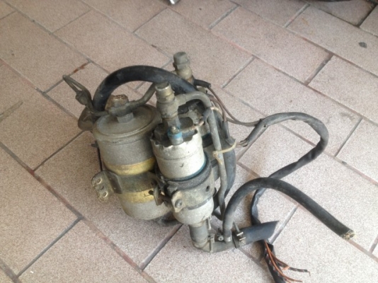 ปั้มติกหัวฉีด 2 ลูกคู่พร้อมกรองทั้งชุดเก่าญี่ปุ่นเเท้สภาพดีใช้งานได้ปกติ