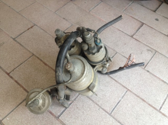 ปั้มติกหัวฉีด 2 ลูกคู่พร้อมกรองทั้งชุดเก่าญี่ปุ่นเเท้สภาพดีใช้งานได้ปกติ