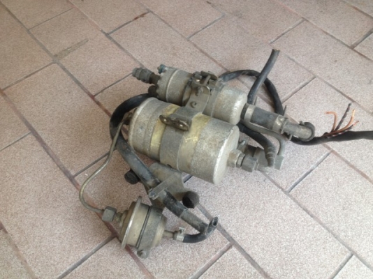 ปั้มติกหัวฉีด 2 ลูกคู่พร้อมกรองทั้งชุดเก่าญี่ปุ่นเเท้สภาพดีใช้งานได้ปกติ