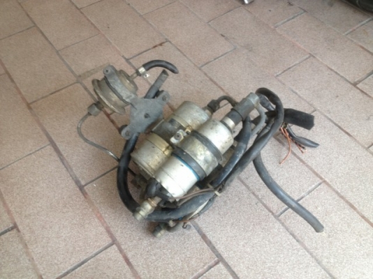 ปั้มติกหัวฉีด 2 ลูกคู่พร้อมกรองทั้งชุดเก่าญี่ปุ่นเเท้สภาพดีใช้งานได้ปกติ