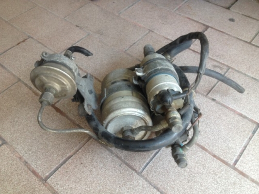 ปั้มติกหัวฉีด 2 ลูกคู่พร้อมกรองทั้งชุดเก่าญี่ปุ่นเเท้สภาพดีใช้งานได้ปกติ