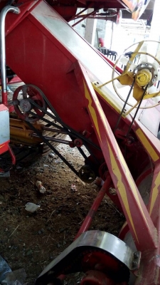 ขายรถเกี่ยวไทยเส็ง รุ่นซุปเปอร์มดจอมพลัง ออกมาได้ 3 ปีขายรถเกี่ยว ไทยเส็ง รุ่น ซุปเปอร์มดจอมพลังปี 56  ลงนาปีได้ 3 ปี(ใช้งาน 2 พันกว่าไร่) เครื่อง Jo8ct 265 แรงม้า ตัวเดินแบคโฮ 12 HT D2 /10 ลูก /44 ข้อ อุ้ม 2.8 ตัน ปั้มไดกิ้น 23 PV ราคา 1,150,000  รถอยู่ส