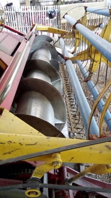 ขายรถเกี่ยวไทยเส็ง รุ่นซุปเปอร์มดจอมพลัง ออกมาได้ 3 ปีขายรถเกี่ยว ไทยเส็ง รุ่น ซุปเปอร์มดจอมพลังปี 56  ลงนาปีได้ 3 ปี(ใช้งาน 2 พันกว่าไร่) เครื่อง Jo8ct 265 แรงม้า ตัวเดินแบคโฮ 12 HT D2 /10 ลูก /44 ข้อ อุ้ม 2.8 ตัน ปั้มไดกิ้น 23 PV ราคา 1,150,000  รถอยู่ส