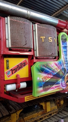 ขายรถเกี่ยวไทยเส็ง รุ่นซุปเปอร์มดจอมพลัง ออกมาได้ 3 ปีขายรถเกี่ยว ไทยเส็ง รุ่น ซุปเปอร์มดจอมพลังปี 56  ลงนาปีได้ 3 ปี(ใช้งาน 2 พันกว่าไร่) เครื่อง Jo8ct 265 แรงม้า ตัวเดินแบคโฮ 12 HT D2 /10 ลูก /44 ข้อ อุ้ม 2.8 ตัน ปั้มไดกิ้น 23 PV ราคา 1,150,000  รถอยู่ส