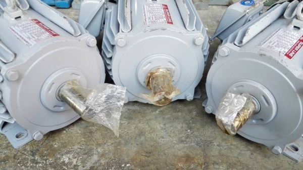 ** SOLD ** มอเตอร์ Mitsubishi 3 HP. ไฟ 380V. ของใหม่ 100\% เก่าเพราะเก็บไม่เคยโดนไฟไม่เคยร้อยน๊อตมาดูมาเทสก่อนได้!!