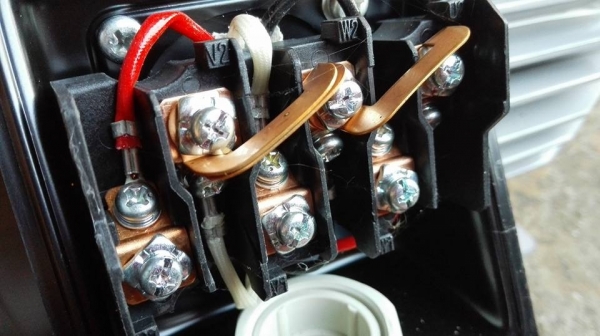 ** SOLD ** มอเตอร์ Mitsubishi 3 HP. ไฟ 380V. ของใหม่ 100\% เก่าเพราะเก็บไม่เคยโดนไฟไม่เคยร้อยน๊อตมาดูมาเทสก่อนได้!!