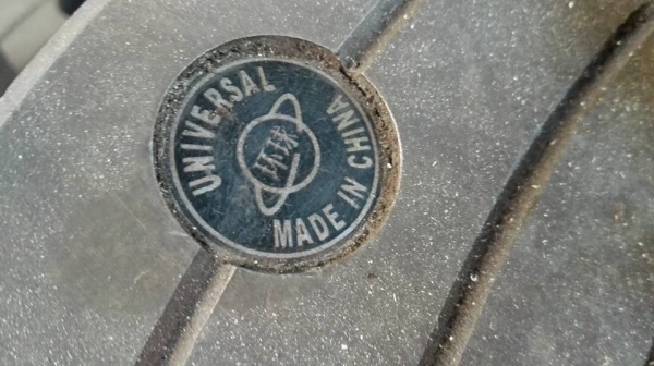 **** Sold **** สี่จับ UNIVERSAL ขนาด 20"นิ้ว สภาพสวย ฟันคม สดแน่น มีมา 2 ตัว พร้อมใช้งาน.