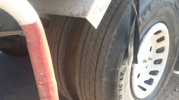 รถฮีโน่ 6 ล้อ รั่ว FC4J  150 แรงม้า. ปี 50.  ( รถวิ่ง 2xx,xxx กม. )    สนใจติดต่อ  081 - 6079515