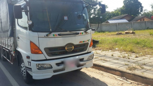 รถฮีโน่ 6 ล้อ รั่ว FC4J  150 แรงม้า. ปี 50.  ( รถวิ่ง 2xx,xxx กม. )    สนใจติดต่อ  081 - 6079515