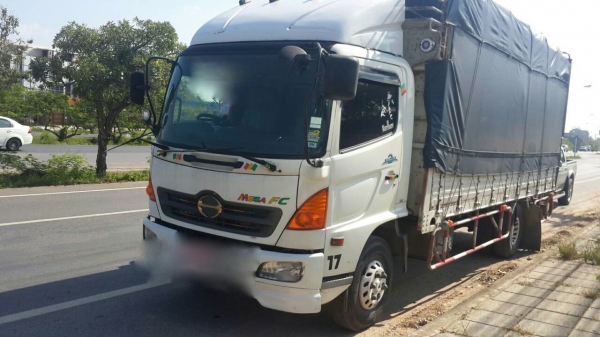 รถฮีโน่ 6 ล้อ รั่ว FC4J  150 แรงม้า. ปี 50.  ( รถวิ่ง 2xx,xxx กม. )    สนใจติดต่อ  081 - 6079515