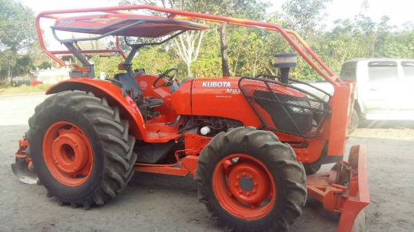 รถไถ KUBOTA M9540  2 เพลา.  ,  ( รถทำงาน 6,xxx ชม. )     สนใจติดต่อ  081 - 6079515