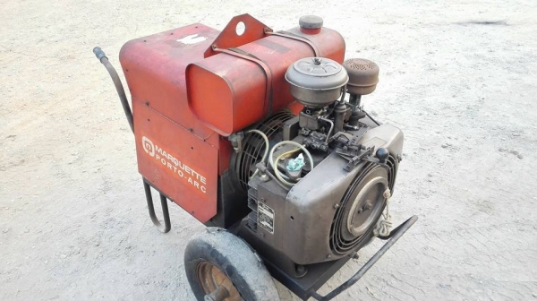 **** SOLD ****  เครื่องปั่นไฟ MARQUETTE Made in USA. ขนาด 5 K.V.A. 220V. เชื่อมงานได้ เป็นของใหม่เก่าเก็บ งานอเมริกา สภาพสวย พร้อมใช้.