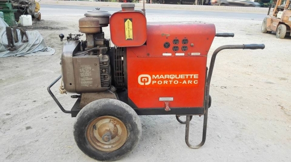 **** SOLD ****  เครื่องปั่นไฟ MARQUETTE Made in USA. ขนาด 5 K.V.A. 220V. เชื่อมงานได้ เป็นของใหม่เก่าเก็บ งานอเมริกา สภาพสวย พร้อมใช้.