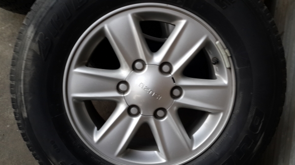 ล้อ Isuzu สวยๆขอบ 16 พร้อมยาง Bridgestone ล้อ Isuzu สวยๆขอบ 16 พร้อมยาง Bridgestone