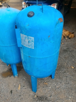 ถังเก็บและสร้างแรงดันน้ำผลิตที่อิตาล ทำหน้าที่สร้างแรงดันน้ำให้คงที่ให้กับระบบน้ำที่ใช้