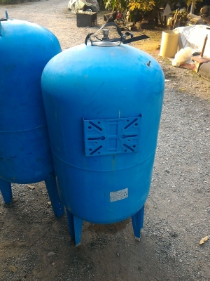 ถังเก็บและสร้างแรงดันน้ำผลิตที่อิตาล ทำหน้าที่สร้างแรงดันน้ำให้คงที่ให้กับระบบน้ำที่ใช้