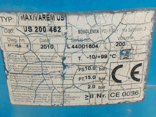ถังเก็บและสร้างแรงดันน้ำผลิตที่อิตาล ทำหน้าที่สร้างแรงดันน้ำให้คงที่ให้กับระบบน้ำที่ใช้