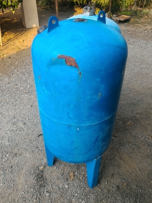 ถังเก็บและสร้างแรงดันน้ำผลิตที่อิตาล ทำหน้าที่สร้างแรงดันน้ำให้คงที่ให้กับระบบน้ำที่ใช้