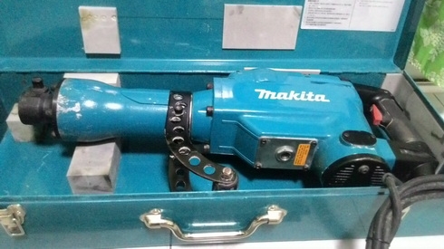เครื่องสกัดคอนกรีต makita รุ่น 1306 แท้ๆ เดิมๆสภาพเกิน 90 เปอร์เซนต์ครับ เครื่องสกัดคอนกรีต makita รุ่น 1306 แท้ๆ เดิมๆสภาพเกิน 90 เปอร์เซนต์ครับ
