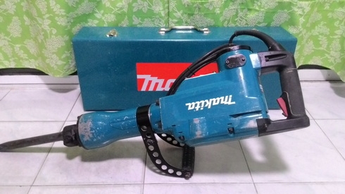 เครื่องสกัดคอนกรีต makita รุ่น 1306 แท้ๆ เดิมๆสภาพเกิน 90 เปอร์เซนต์ครับ เครื่องสกัดคอนกรีต makita รุ่น 1306 แท้ๆ เดิมๆสภาพเกิน 90 เปอร์เซนต์ครับ