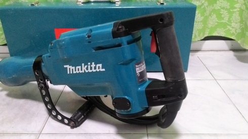 เครื่องสกัดคอนกรีต makita รุ่น 1306 แท้ๆ เดิมๆสภาพเกิน 90 เปอร์เซนต์ครับ เครื่องสกัดคอนกรีต makita รุ่น 1306 แท้ๆ เดิมๆสภาพเกิน 90 เปอร์เซนต์ครับ