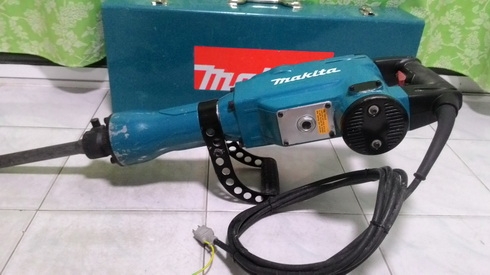 เครื่องสกัดคอนกรีต makita รุ่น 1306 แท้ๆ เดิมๆสภาพเกิน 90 เปอร์เซนต์ครับ เครื่องสกัดคอนกรีต makita รุ่น 1306 แท้ๆ เดิมๆสภาพเกิน 90 เปอร์เซนต์ครับ