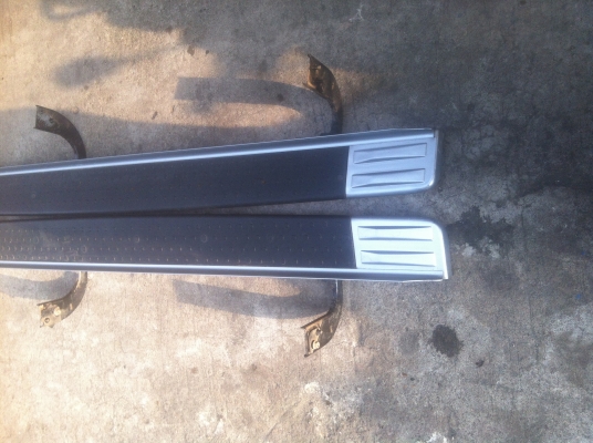 บันไดข้างอีชูชุดีแมกช์พร้อมขายึดติดตั้งได้เลยครับ