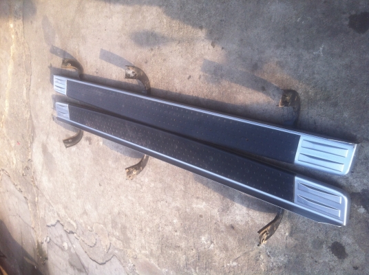 บันไดข้างอีชูชุดีแมกช์พร้อมขายึดติดตั้งได้เลยครับ