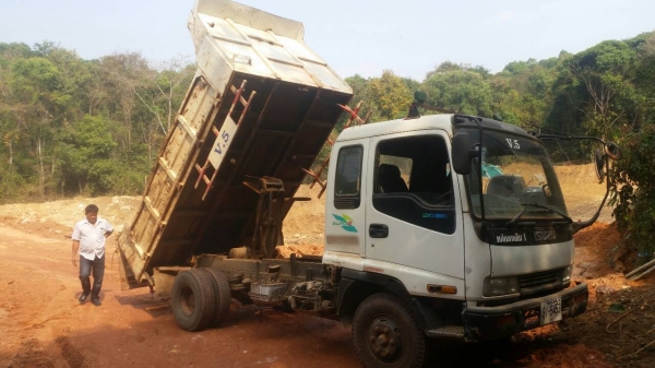 ขายด่วนรถดั้ม6ล้อเดก้าเครือง210แรงม้ารถสวยพร้อมใช้งาน