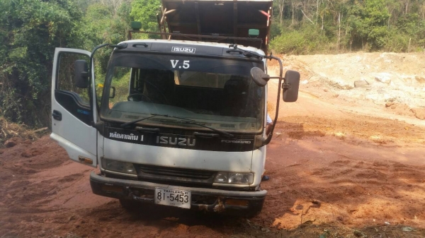 ขายด่วนรถดั้ม6ล้อเดก้าเครือง210แรงม้ารถสวยพร้อมใช้งาน