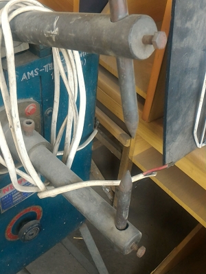 เครื่องอาร์คสปอตขาเหยียบสปริงSPOT Welding Machine ยี่ห้อ NEWGO ขนาด 8 KVA